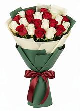 Букет Микс из красных и белых роз в Воронцовке