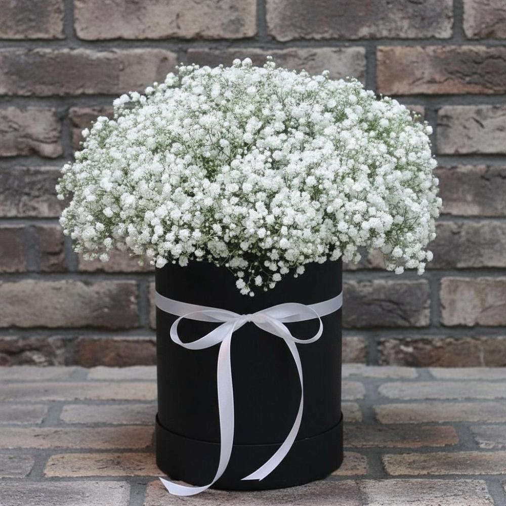 Цветочная композиция из Гипсофила в шляпной коробке в Воронцовке