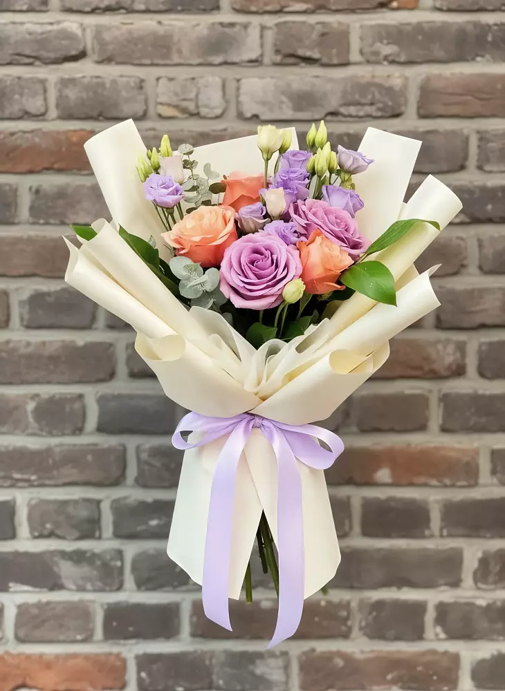 Букет цветов из: Лизиантусы и Розы в Воронцовке