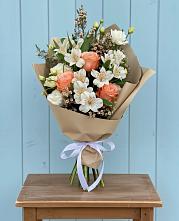 Букет цветов из:  Альстромерии, Лизиантусы, Розы и Хризантемы в Воронцовке