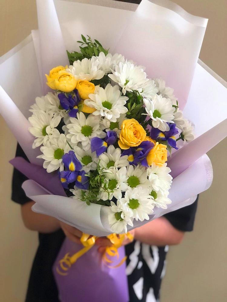 Букет цветов из: Ирисы, Хризантемы и Розы в Воронцовке