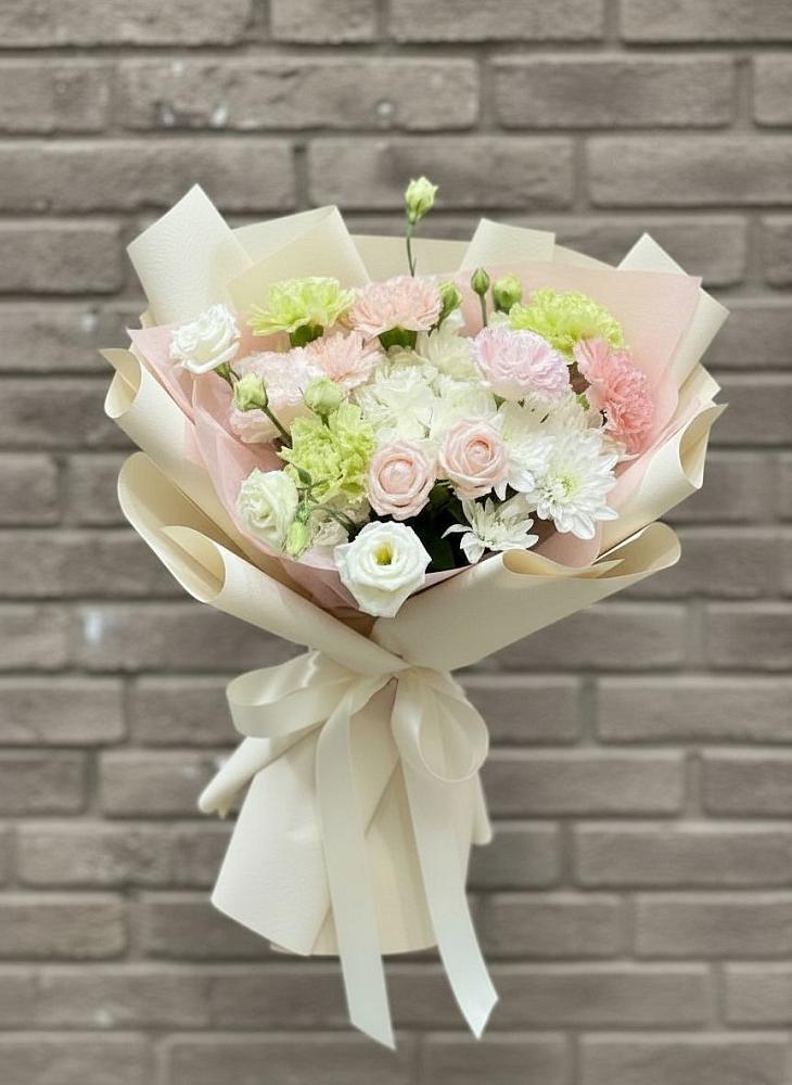 Букет цветов из: Гвоздики, Розы, Лизиантусы и Хризантемы в Воронцовке