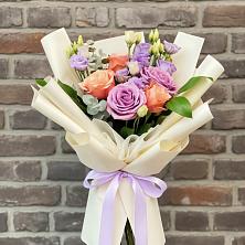 Букет цветов из:  Лизиантусы и Розы в Воронцовке