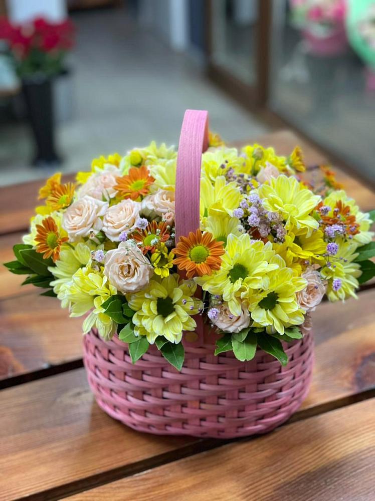 Цветочная композиция из Хризантемы и Розы в корзине в Воронцовке
