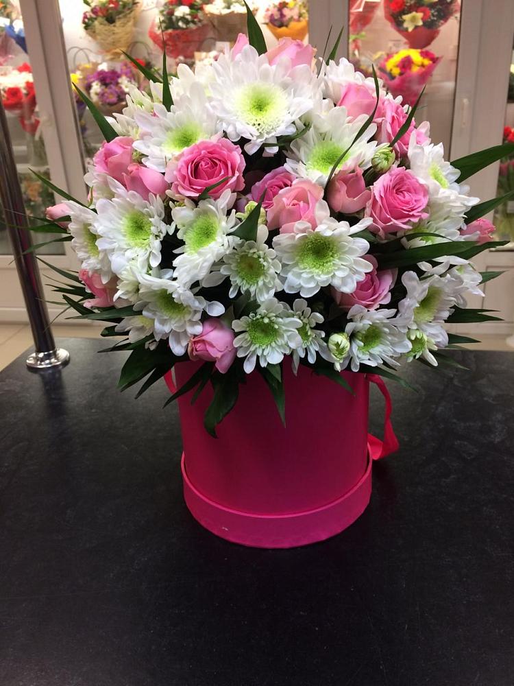 Цветочная композиция из Розы и Хризантемы в шляпной коробке в Воронцовке