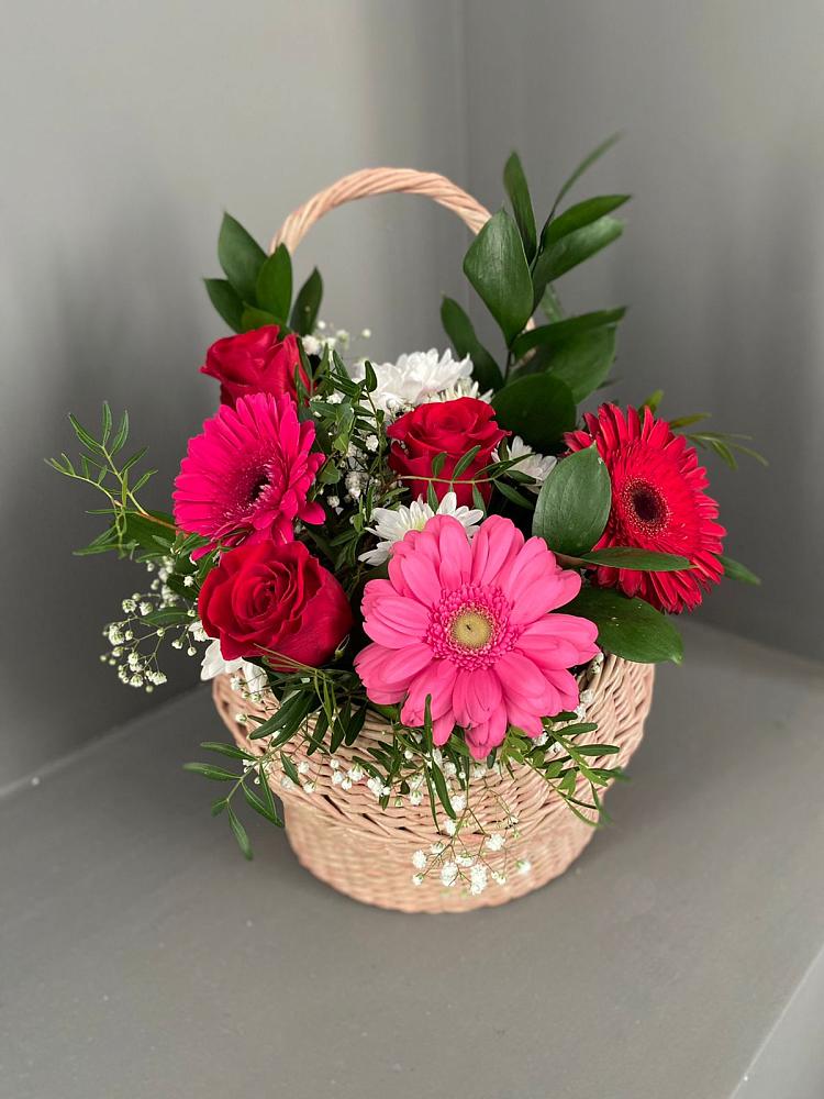 Цветочная композиция из Розы, Хризантемы и Герберы в корзине в Воронцовке