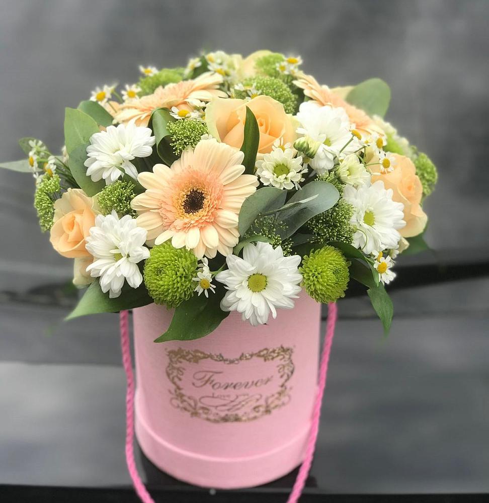 Цветочная композиция из Розы, Герберы и Хризантемы в шляпной коробке в Воронцовке