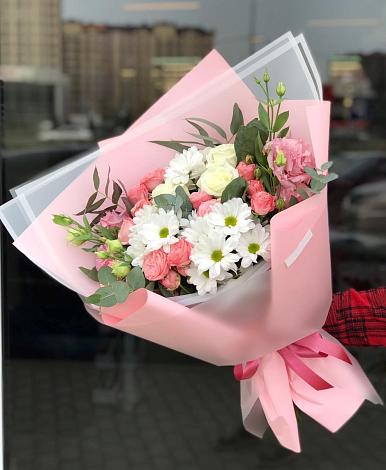 Букет цветов из: Розы, Лизиантусы и Хризантемы в Воронцовке